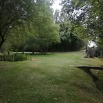 Nocleg ze śniadaniem Moulin De La Diversiere, Avec Piscine En Pleine Nature
